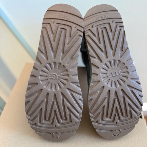 NWT UGG Classic II Boots W8 in Sea Green - Picture 6 of 7